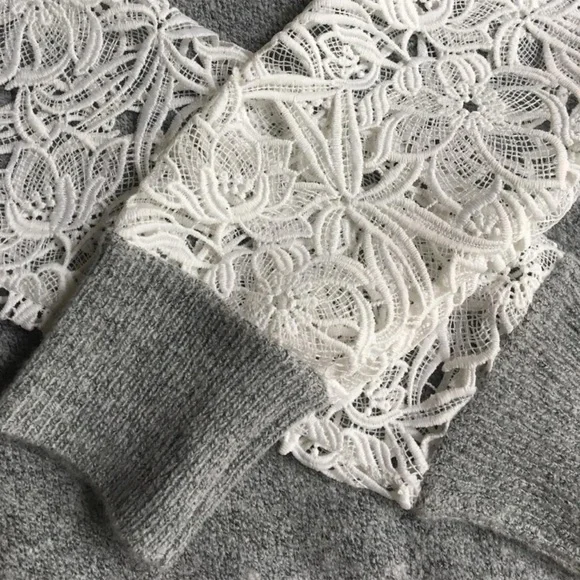 Nordstrom Halogen Lace Detailed Crewneck Sweater Size Medium Gray White - Picture 5 of 8